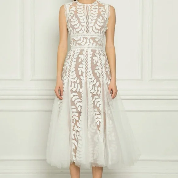 BRONX & BANCO Saba Leaf Appliqué Lace Midi Dress in White Size Medium NWT - Picture 9 of 12